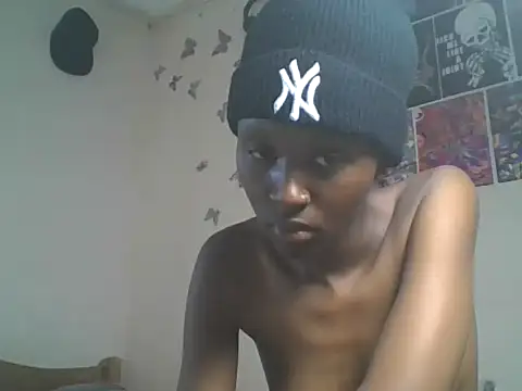 Snapshot of loversoncam chatting on 05-25-26, 10:21 loversoncam online show from 05-25-26, 10:21