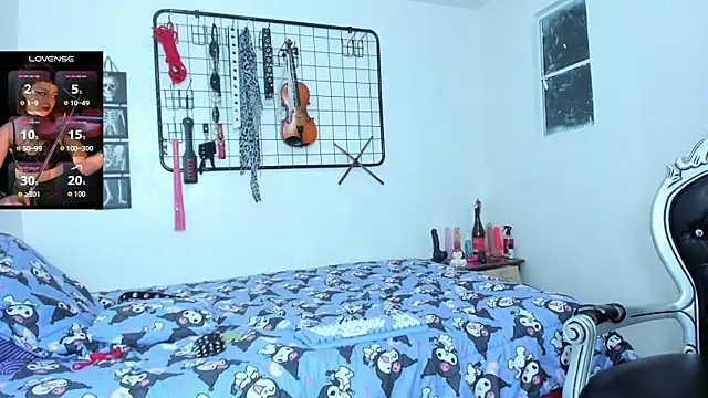 Snapshot of baby_punk_ chatting on 06-03-26, 01:19 baby punk online show from 06-03-26, 01:19