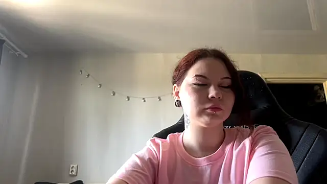 Redhair girl online show from 05-16-26, 08:00