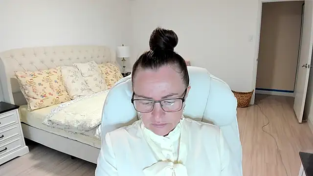 Vika73 online show from 09-15-25, 01:00