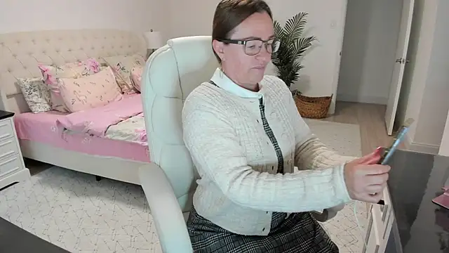 Snapshot of Vika73 chatting on 07-15-26, 11:48 Vika73 online show from 07-15-26, 11:48