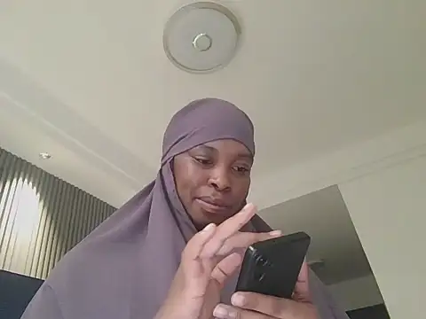 Snapshot of big-aggy chatting on 06-02-26, 01:57 big-aggy online show from 06-02-26, 01:57