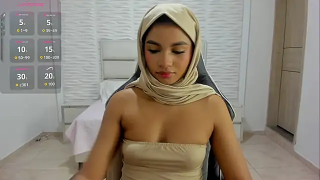Snapshot of Layla_irfan chatting on 06-19-26, 01:15 Layla irfan online show from 06-19-26, 01:15