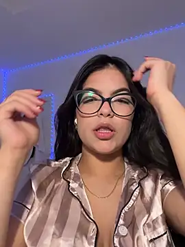 Snapshot of Viicky15 chatting on 05-16-26, 11:25 Viicky15 online show from 05-16-26, 11:25