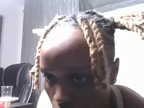 Snapshot of Tempting_Ebony chatting on 06-17-26, 02:51 Tempting Ebony online show from 06-17-26, 02:51