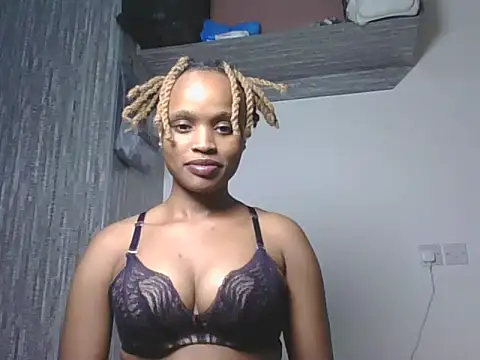 Snapshot of Tempting_Ebony chatting on 06-25-26, 06:45 Tempting Ebony online show from 06-25-26, 06:45