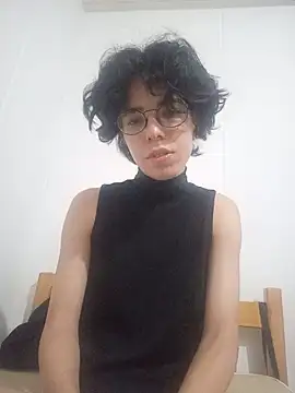 Snapshot of RobinTheBirdy chatting on 05-23-26, 03:45 RobinTheBirdy online show from 05-23-26, 03:45