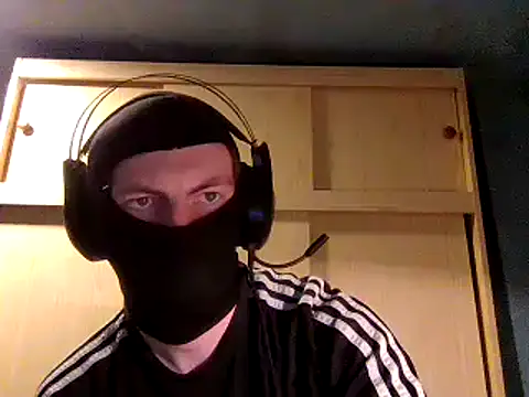 Snapshot of beuker22 chatting on 06-13-26, 06:06 beuker22 online show from 06-13-26, 06:06