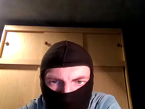 Snapshot of beuker22 chatting on 07-06-26, 04:42 beuker22 online show from 07-06-26, 04:42