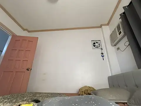 Snapshot of sundaeforger chatting on 02-18-26, 05:03 sundaeforger online show from 02-18-26, 05:03