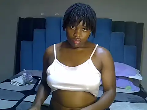 Snapshot of melanin_moon chatting on 06-16-26, 10:07 melanin moon online show from 06-16-26, 10:07