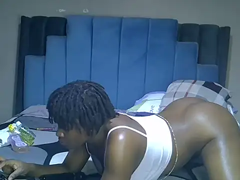 Snapshot of melanin_moon chatting on 06-16-26, 10:12 melanin moon online show from 06-16-26, 10:12