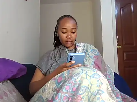 Snapshot of atara_seren chatting on 06-17-26, 11:27 atara seren online show from 06-17-26, 11:27