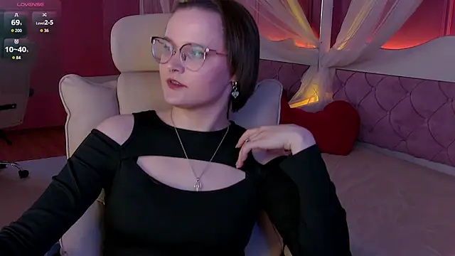 Snapshot of AgnesRay chatting on 06-08-26, 01:28 AgnesRay online show from 06-08-26, 01:28