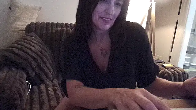desperatelyseeking online show from 06-02-26, 02:57