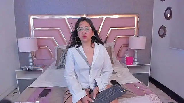 Snapshot of AlissBluumm chatting on 06-24-26, 11:53 AlissBluumm online show from 06-24-26, 11:53
