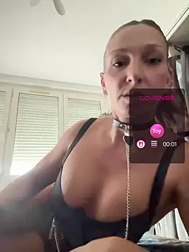 Snapshot of chiara-loveandlife chatting on 06-04-26, 08:53 chiara-loveandlife online show from 06-04-26, 08:53