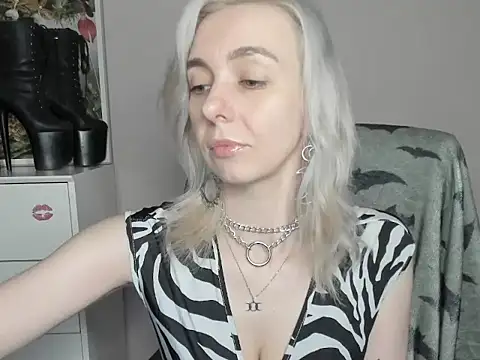 velvetanne online show from 06-18-26, 06:35