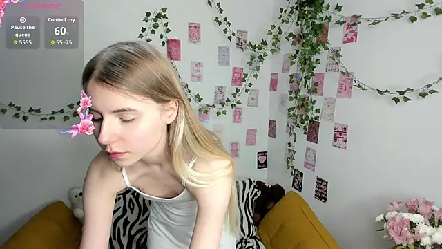 Snapshot of Honey_Lia chatting on 06-10-26, 11:53 Honey Lia online show from 06-10-26, 11:53