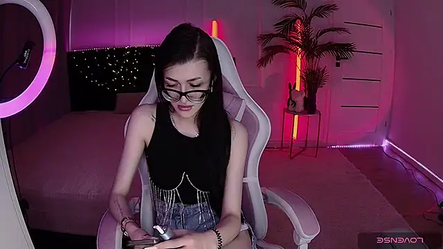 Snapshot of Ariella_Me chatting on 06-01-26, 06:37 Ariella Me online show from 06-01-26, 06:37