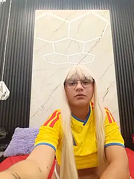 AuraRios online show from 05-22-26, 10:26
