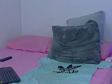 skoook gray  online show from 06-27-26, 12:22