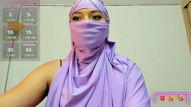 Snapshot of Samira_1 chatting on 05-30-26, 08:28 Samira 1 online show from 05-30-26, 08:28