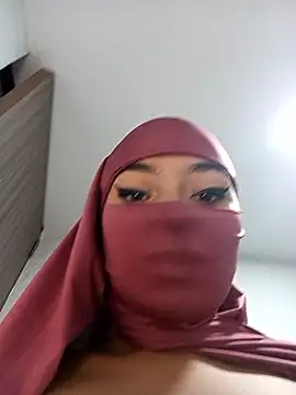 Snapshot of Samira_1 chatting on 06-18-26, 08:46 Samira 1 online show from 06-18-26, 08:46