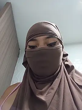 Snapshot of Samira_1 chatting on 06-19-26, 08:23 Samira 1 online show from 06-19-26, 08:23