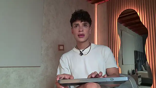 Ander asford77 online show from 06-08-26, 12:38
