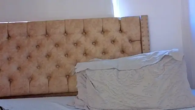 ValkiryMonts online show from 06-18-26, 01:48
