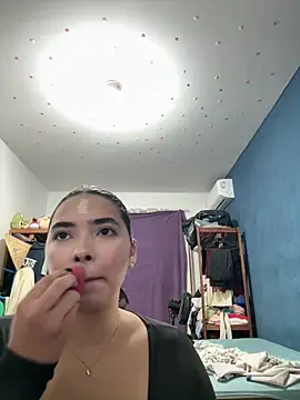 julia nascimento online show from 05-23-26, 12:49