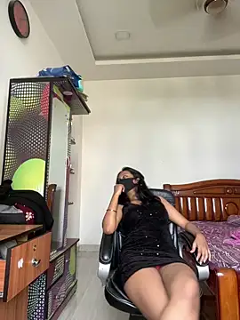 Snapshot of livia_dolls chatting on 06-12-26, 10:25 livia dolls online show from 06-12-26, 10:25