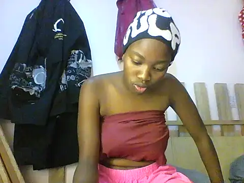 Snapshot of aliana082169 chatting on 05-26-26, 11:17 aliana082169 online show from 05-26-26, 11:17