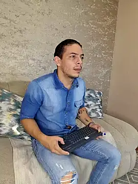 Snapshot of OliverWyse chatting on 06-16-26, 12:46 OliverWyse online show from 06-16-26, 12:46