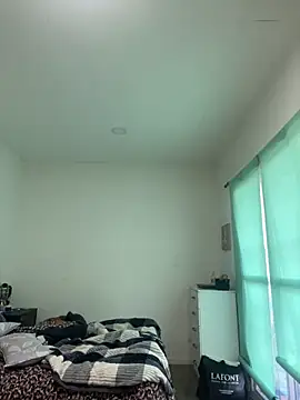 Snapshot of lulupiecitosamor chatting on 06-17-26, 11:23 lulupiecitosamor online show from 06-17-26, 11:23