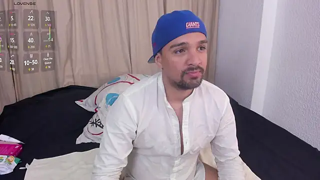 Snapshot of max_ed chatting on 06-05-26, 05:47 max ed online show from 06-05-26, 05:47