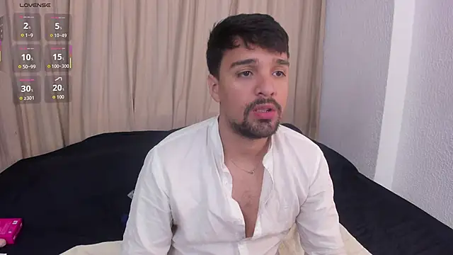Snapshot of max_ed chatting on 06-08-26, 04:02 max ed online show from 06-08-26, 04:02