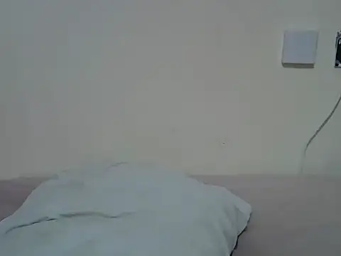 Snapshot of creamypetite chatting on 06-17-26, 05:36 creamypetite online show from 06-17-26, 05:36