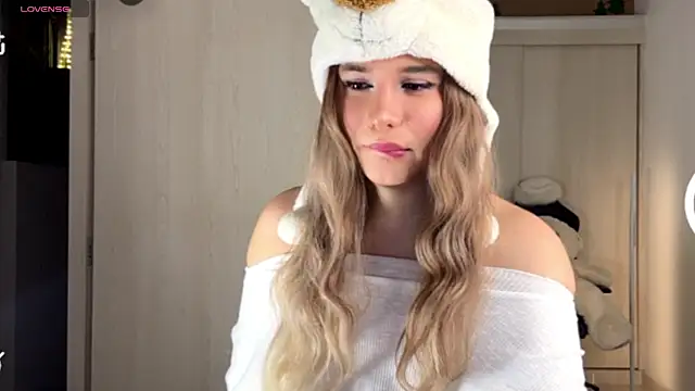 Snapshot of goldenangel_4u chatting on 07-02-26, 04:07 goldenangel 4u online show from 07-02-26, 04:07