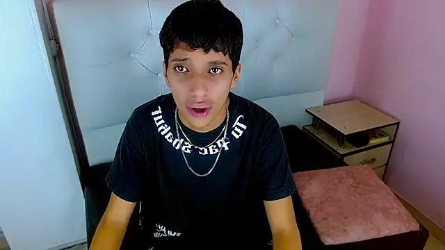 Snapshot of jl_brayan12 chatting on 06-08-26, 03:29 jl brayan12 online show from 06-08-26, 03:29