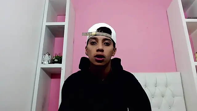 Snapshot of jl_brayan12 chatting on 06-12-26, 03:44 jl brayan12 online show from 06-12-26, 03:44