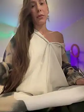 Snapshot of lil_martian chatting on 10-30-25, 02:18 lil martian online show from 10-30-25, 02:18