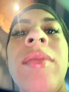 Snapshot of Eveliin__ chatting on 06-04-26, 01:39 Eveliin online show from 06-04-26, 01:39