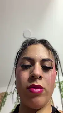 Snapshot of Eveliin__ chatting on 06-23-26, 01:14 Eveliin online show from 06-23-26, 01:14