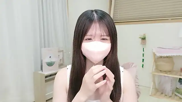 Snapshot of Yuinyaaa chatting on 06-15-26, 07:32 Yuinyaaa online show from 06-15-26, 07:32
