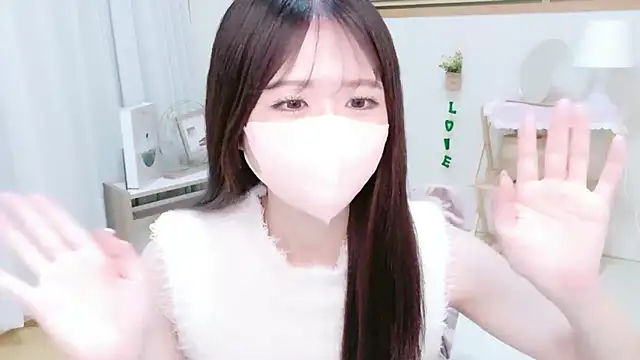 Snapshot of Yuinyaaa chatting on 06-30-26, 07:42 Yuinyaaa online show from 06-30-26, 07:42