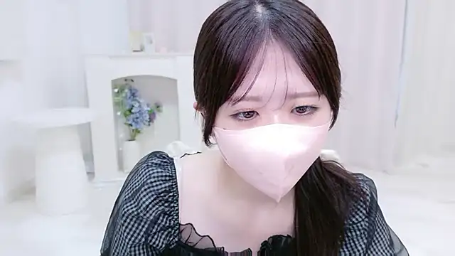 Snapshot of Yuinyaaa chatting on 07-27-26, 07:04 Yuinyaaa online show from 07-27-26, 07:04