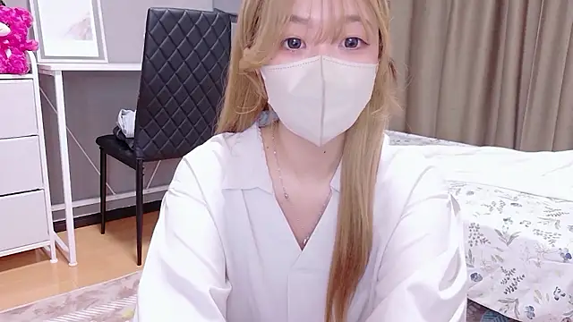 Riona H online show from 05-23-26, 04:39