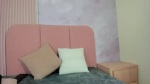 Rosa Aura online show from 06-17-26, 01:52